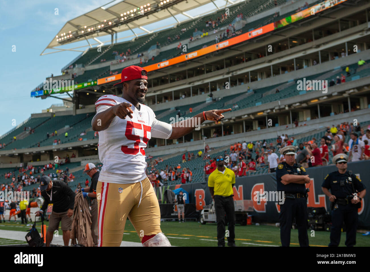 15 settembre 2019: San Francisco 49ers difensivo fine Dee Ford (55) dopo un'NFL partita di calcio tra San Francisco 49ers e Cincinnati Bengals a Paul Brown Stadium il 15 settembre 2019 a Cincinnati, OH. Adam Lacy/CSM Foto Stock