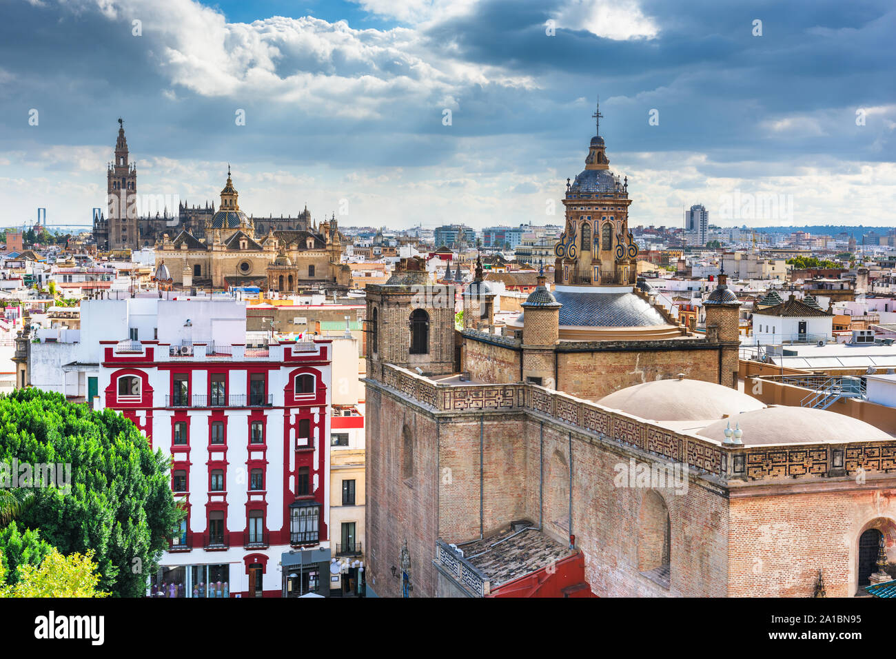 Siviglia, Spagna skyline nel vecchio quartiere. Foto Stock