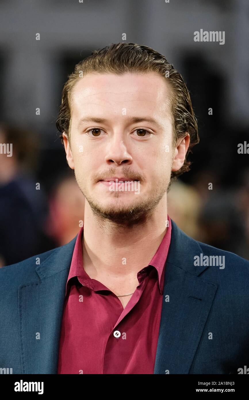 Londra, Regno Unito. Mercoledì, Sett. 25, 2019. Joseph Quinn assiste Sky Atlantic di Caterina la Grande al Curzon Mayfair foto da Julie Edwards/Alamy Live News Foto Stock