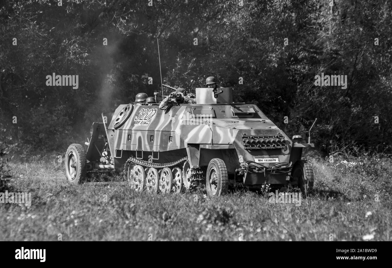 Veicolo da combattimento blindato tedesco SD.Kfz.251 durante la ricostruzione storica militare di 'Karpaty 1944' a Medzilaborce, Slovacchia. Foto Stock