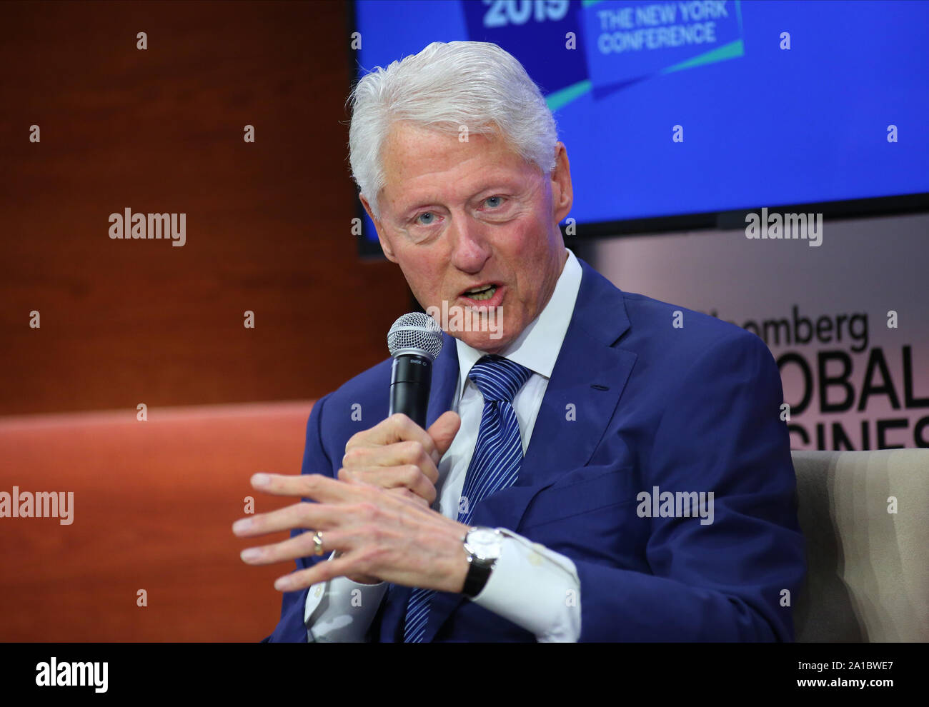 New York, Stati Uniti. Xxv Sep, 2019. Ex Presidente degli Stati Uniti William Clinton parla durante una trasmissione televisiva live al terzo annuale di Bloomberg Global Business Forum tenutosi presso il Plaza Hotel di New York City di mercoledì, 25 settembre 2019. Politici e i business leader che frequentano il forum sono di discutere di come i cambiamenti climatici gli effetti l'economia mondiale e le possibili soluzioni alla crisi. Foto di Monika Graff/UPI Credito: UPI/Alamy Live News Foto Stock