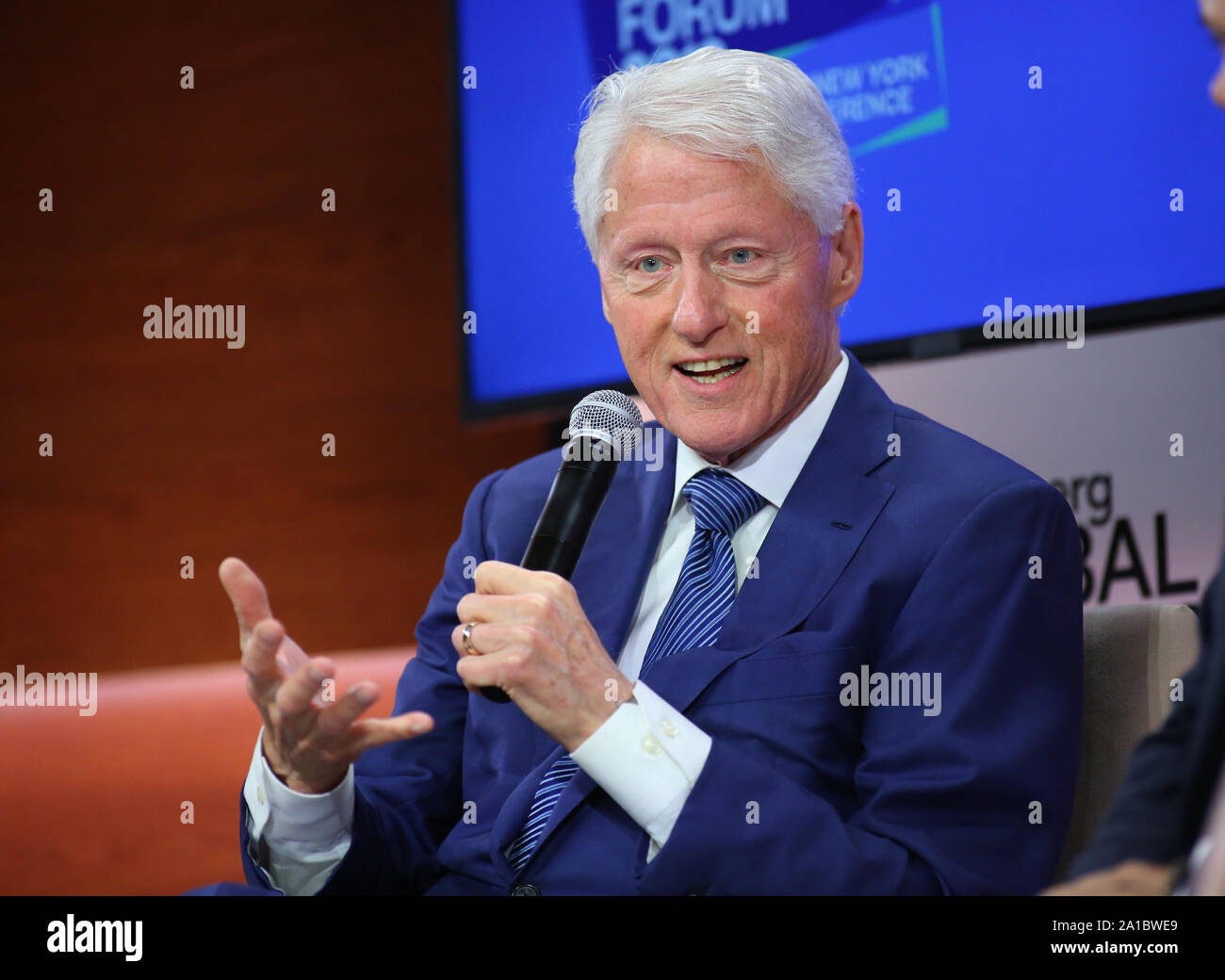 New York, Stati Uniti. Xxv Sep, 2019. Ex Presidente degli Stati Uniti William Clinton parla durante una trasmissione televisiva live al terzo annuale di Bloomberg Global Business Forum tenutosi presso il Plaza Hotel di New York City di mercoledì, 25 settembre 2019. Politici e i business leader che frequentano il forum sono di discutere di come i cambiamenti climatici gli effetti l'economia mondiale e le possibili soluzioni alla crisi. Foto di Monika Graff/UPI Credito: UPI/Alamy Live News Foto Stock