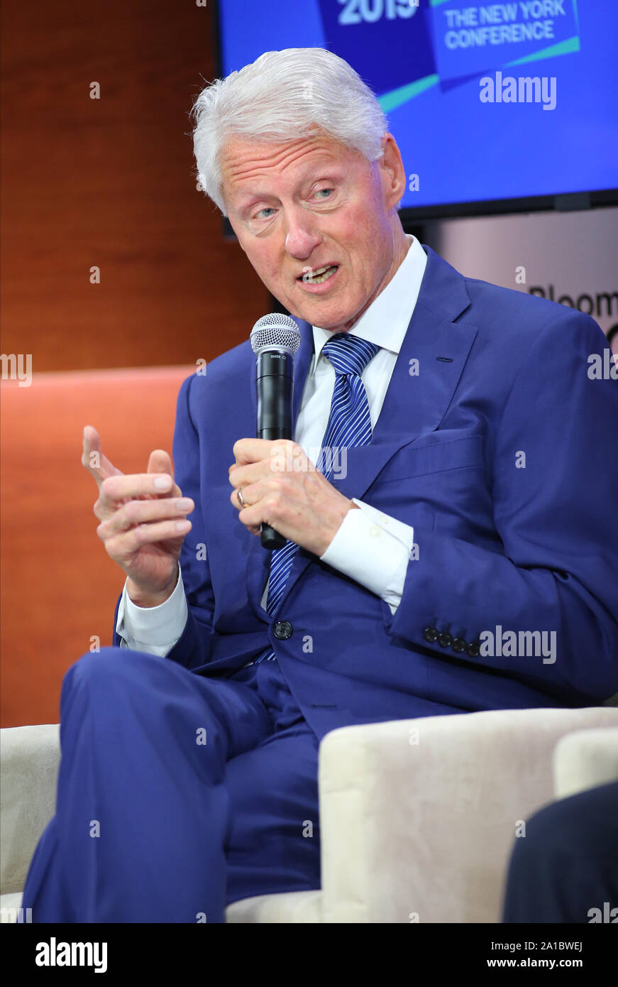 New York, Stati Uniti. Xxv Sep, 2019. Ex Presidente degli Stati Uniti William Clinton parla durante una trasmissione televisiva live al terzo annuale di Bloomberg Global Business Forum tenutosi presso il Plaza Hotel di New York City di mercoledì, 25 settembre 2019. Politici e i business leader che frequentano il forum sono di discutere di come i cambiamenti climatici gli effetti l'economia mondiale e le possibili soluzioni alla crisi. Foto di Monika Graff/UPI Credito: UPI/Alamy Live News Foto Stock