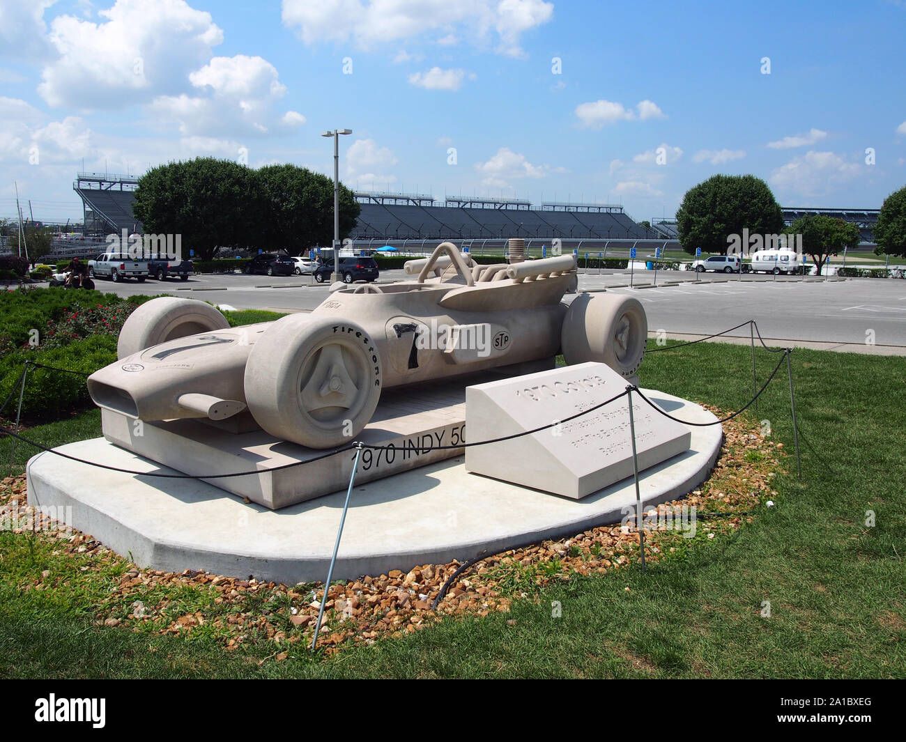 Scultura di 1970 Indianapolis 500 vincendo gara auto n. 7 Coyote sul display al Motor Speedway di Indianapolis, Indiana, 28 luglio 2019, © Katharine un Foto Stock