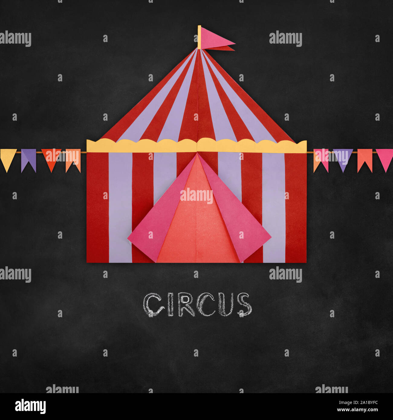 Tenda del circo origami paperon blackboard Foto Stock