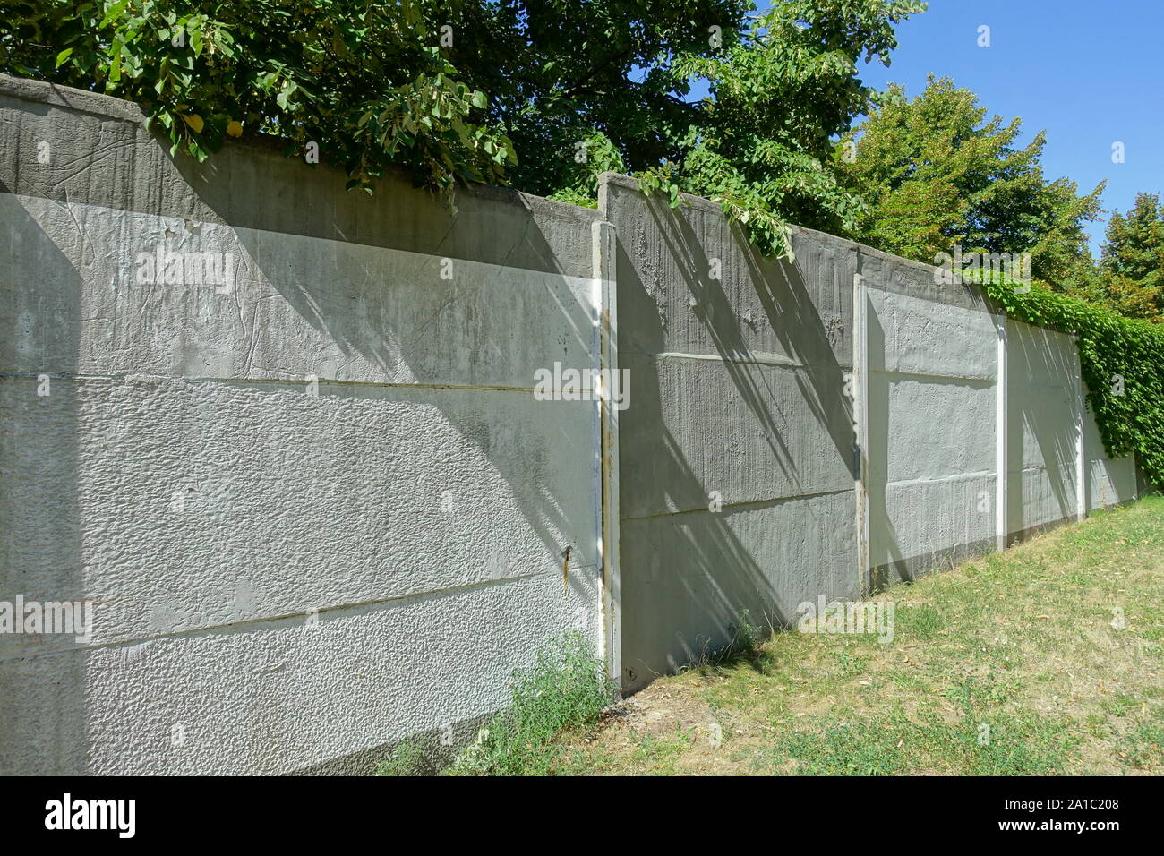 Resto der Berliner Mauer (Hinterlandmauer) am Nordhafen - i resti del muro di Berlino Foto Stock