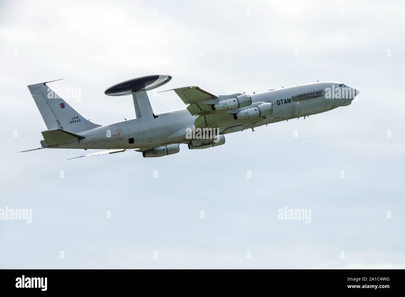 Boeing E-3 AWACS Sentry NATO-OTAN piano radar battenti Foto Stock