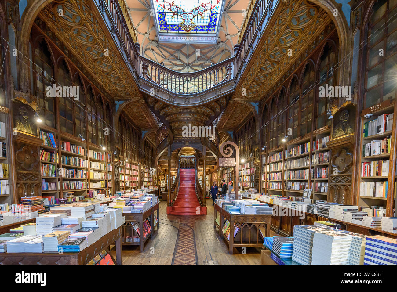 Il famoso bookshop Livraria Lello in Porto, Portogallo Foto Stock