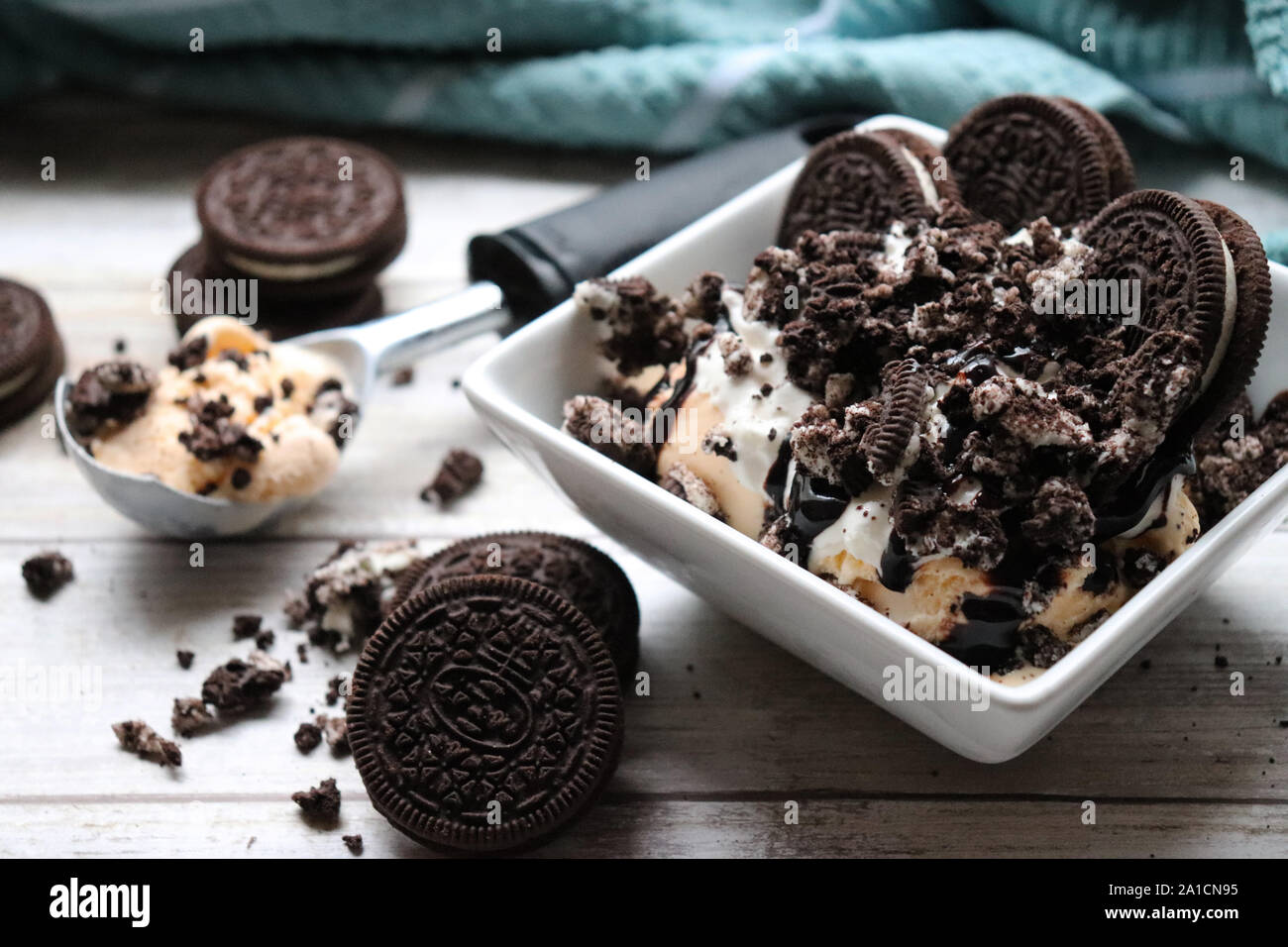 Dessert di gelato e cookie Foto Stock