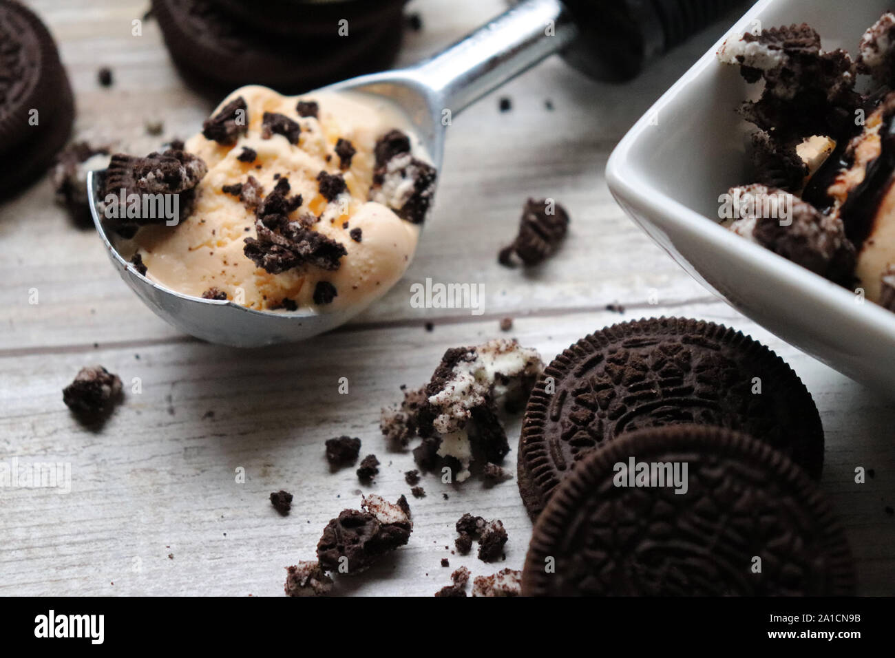 Dessert di gelato e cookie Foto Stock
