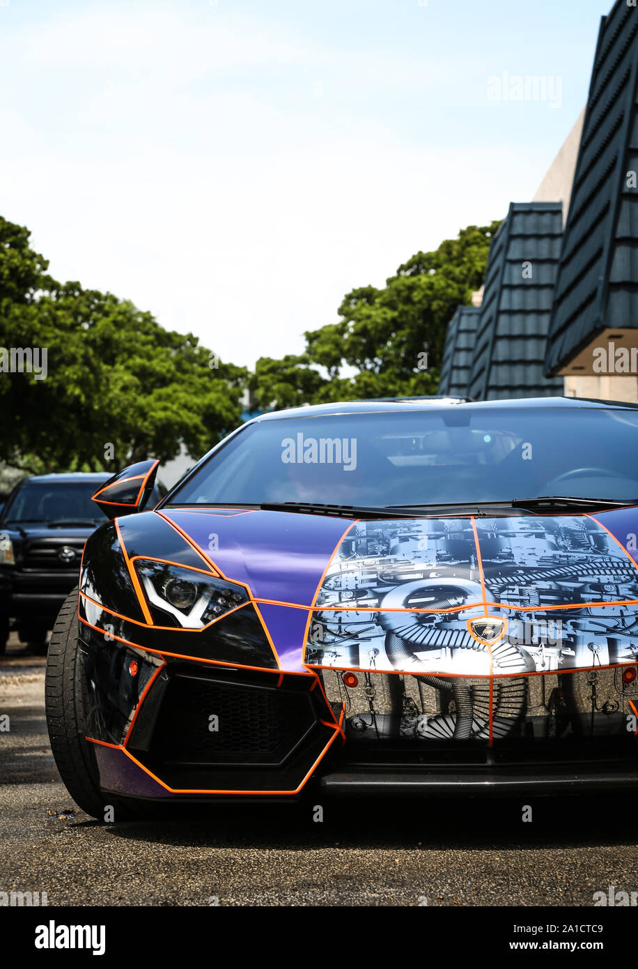 Un Auto tune-up è un tipo di manutenzione preventiva eseguita su un veicolo per assicurare la continua ad eseguire bene. Foto Stock