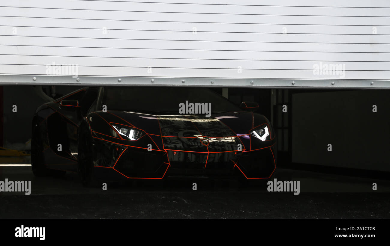 Un Auto tune-up è un tipo di manutenzione preventiva eseguita su un veicolo per assicurare la continua ad eseguire bene. Foto Stock