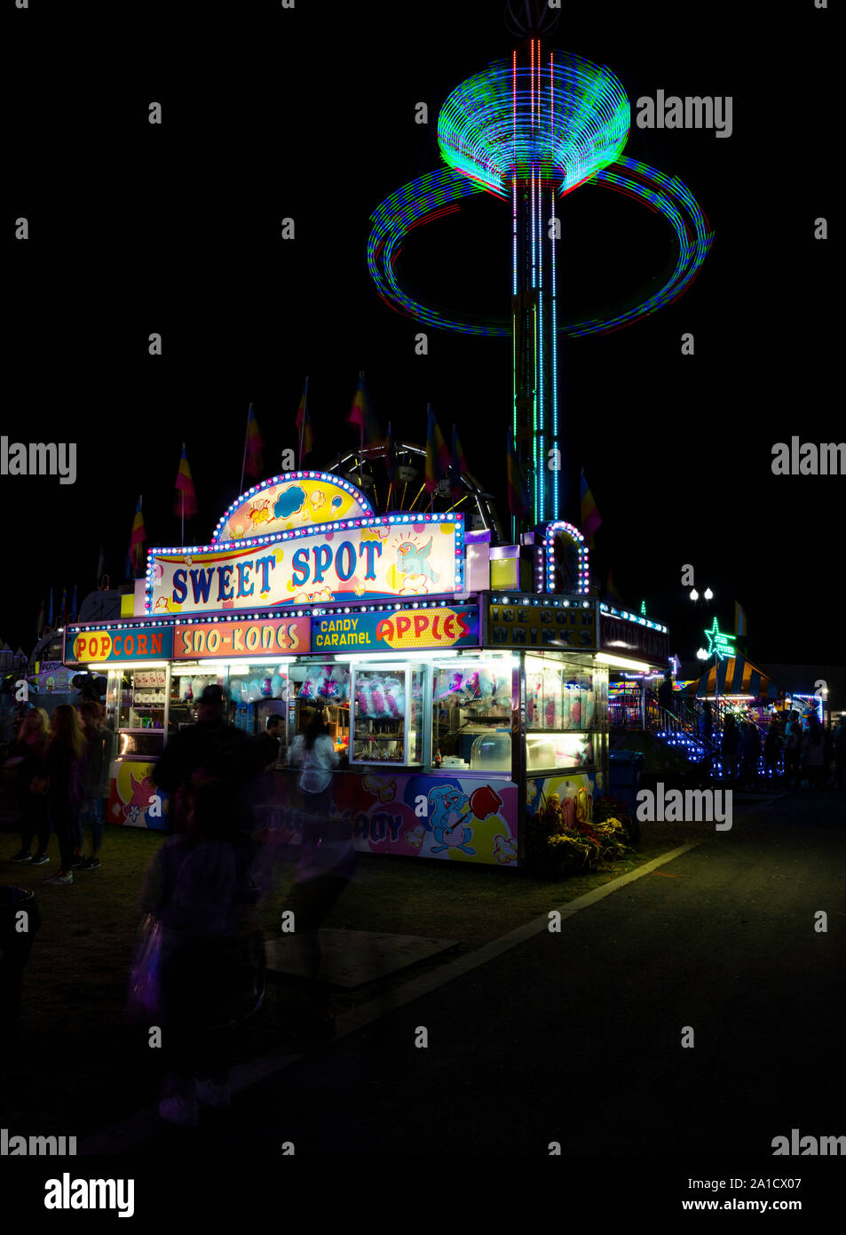 Concessione stand e giro di divertimento di notte, Utah state Fair, Salt Lake City, Utah Foto Stock
