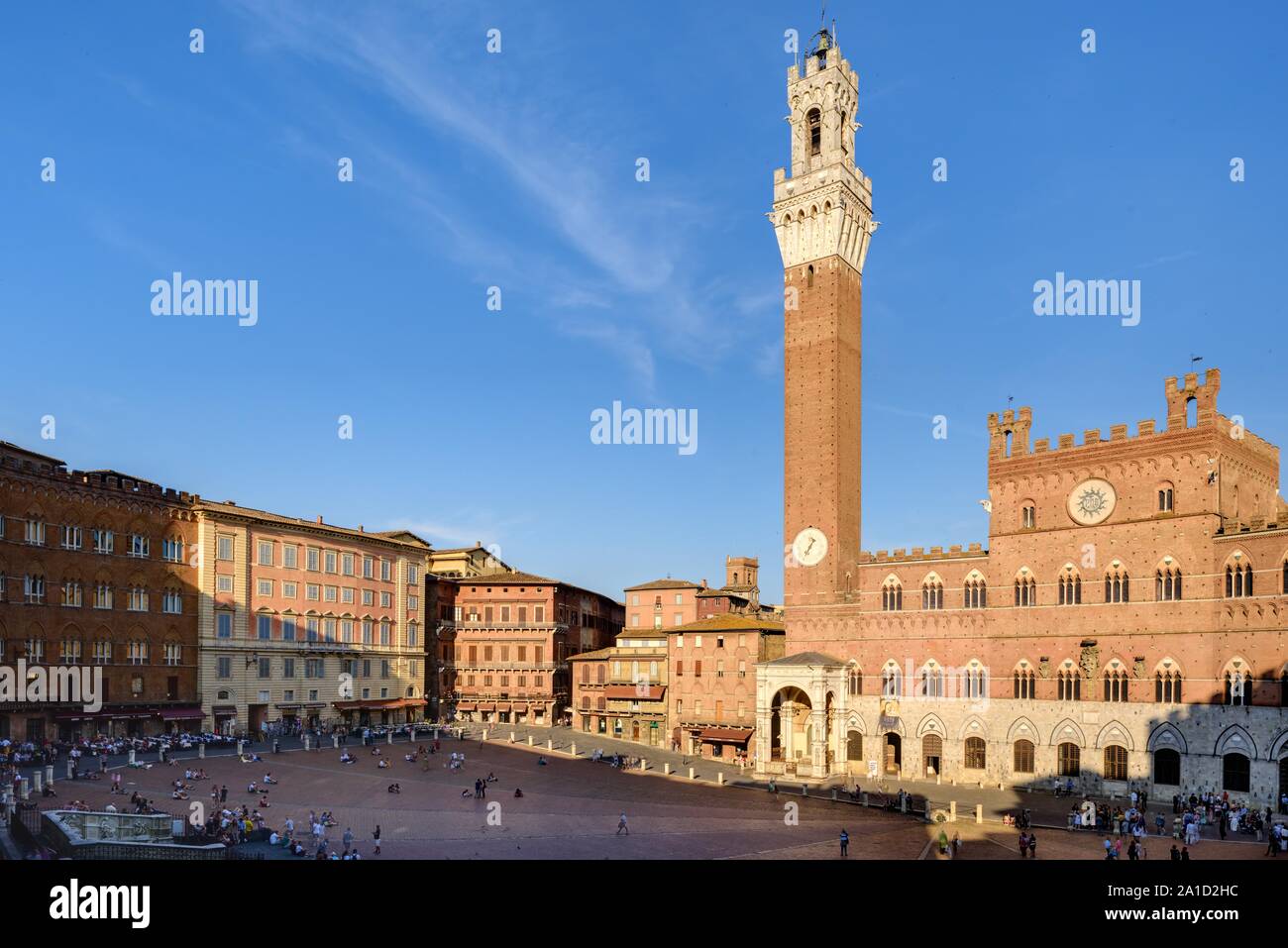 Die Piazza del Campo ist der bedeutendste Platz der toskanischen Stadt Siena, deren Zentrum bildet er. Der Platz ist bekannt durch seine beeindruckend Foto Stock