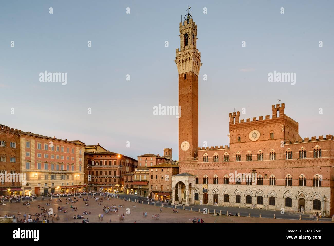 Die Piazza del Campo ist der bedeutendste Platz der toskanischen Stadt Siena, deren Zentrum bildet er. Der Platz ist bekannt durch seine beeindruckend Foto Stock