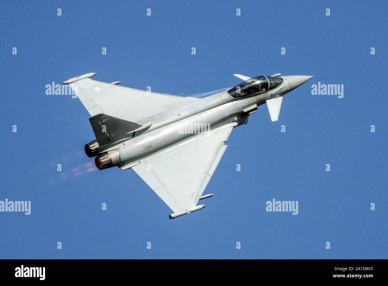 RAF Typhoon FGR4 jet in cielo blu Foto Stock