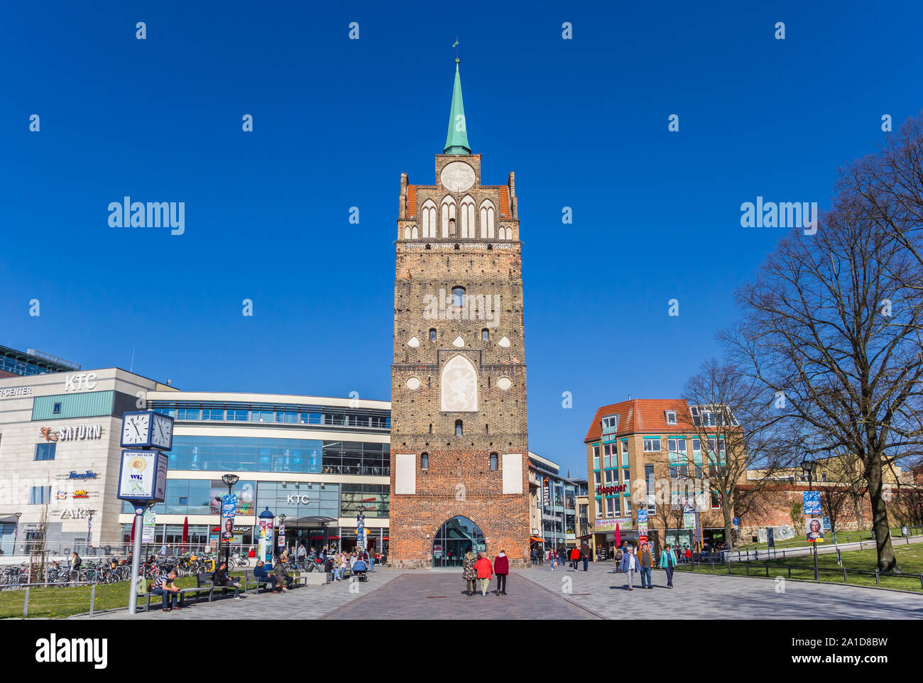 Città storica di gate Tor Kropeliner nel centro di Rostock, Germania Foto Stock