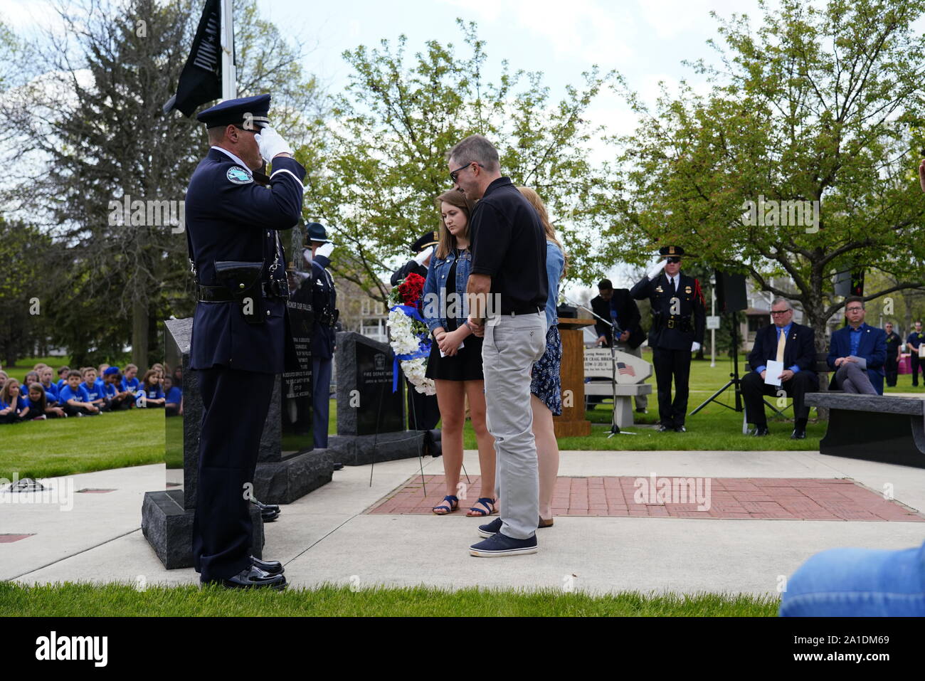 Polizia di Stato, Troopers, sceriffo e vigile del fuoco ufficiali hanno venuto fuori al memoriale del Memorial Day in onore dei caduti, Fond du Lac, Wisconsin Foto Stock