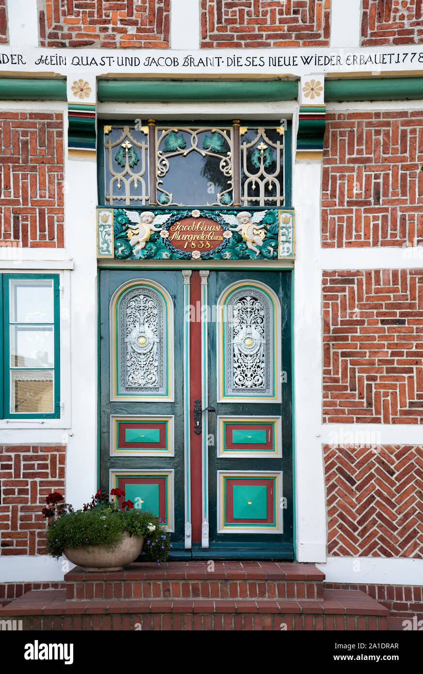 Ornano la porta di ingresso, dettaglio, vecchia casa colonica, Neuenfelde, Altes Land area, Harburg district, Amburgo, Germania, Europa Foto Stock