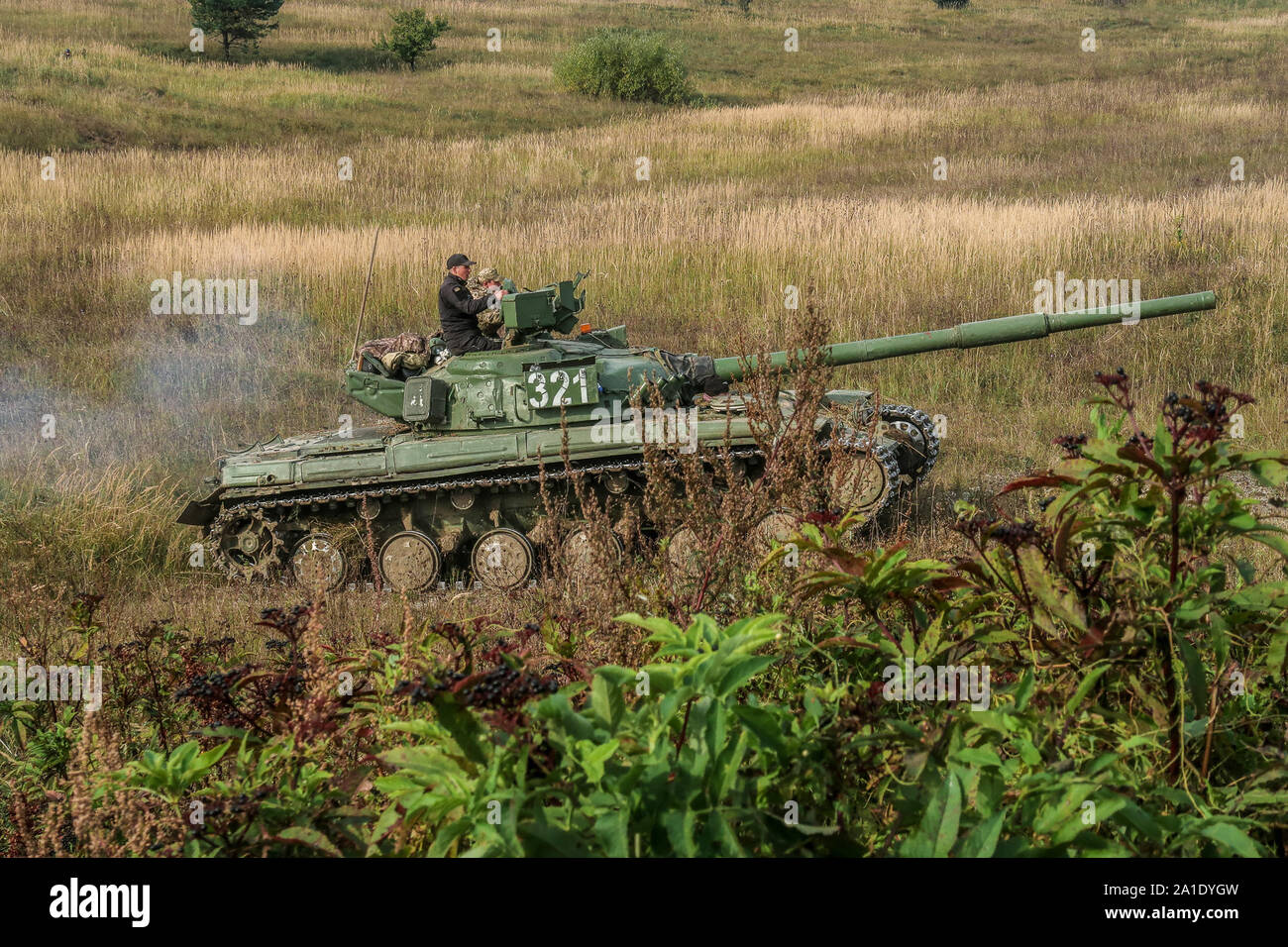 Ucraino forze opposte (OPFOR) impegnano il decimo assalto di montagna brigata durante la brigata di formazione sul campo di allenamento (FTX) in Combat Training Center-Yavoriv, Sett. 25, 2019. Foto Stock