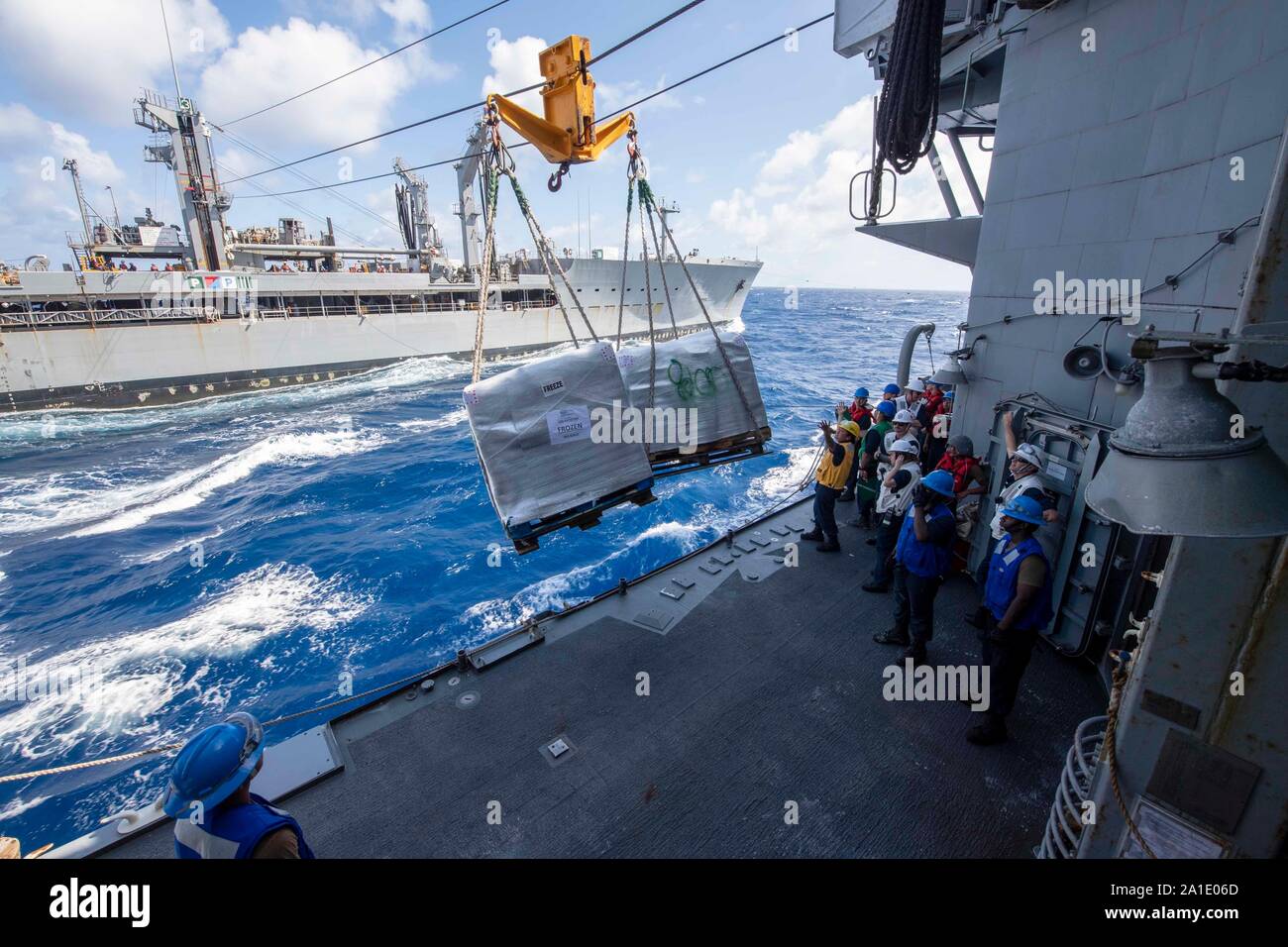 Assigned To The Ticonderoga Class Guided Missile Cruiser Uss Antietam Cg 54 Immagini E Fotos Stock Alamy