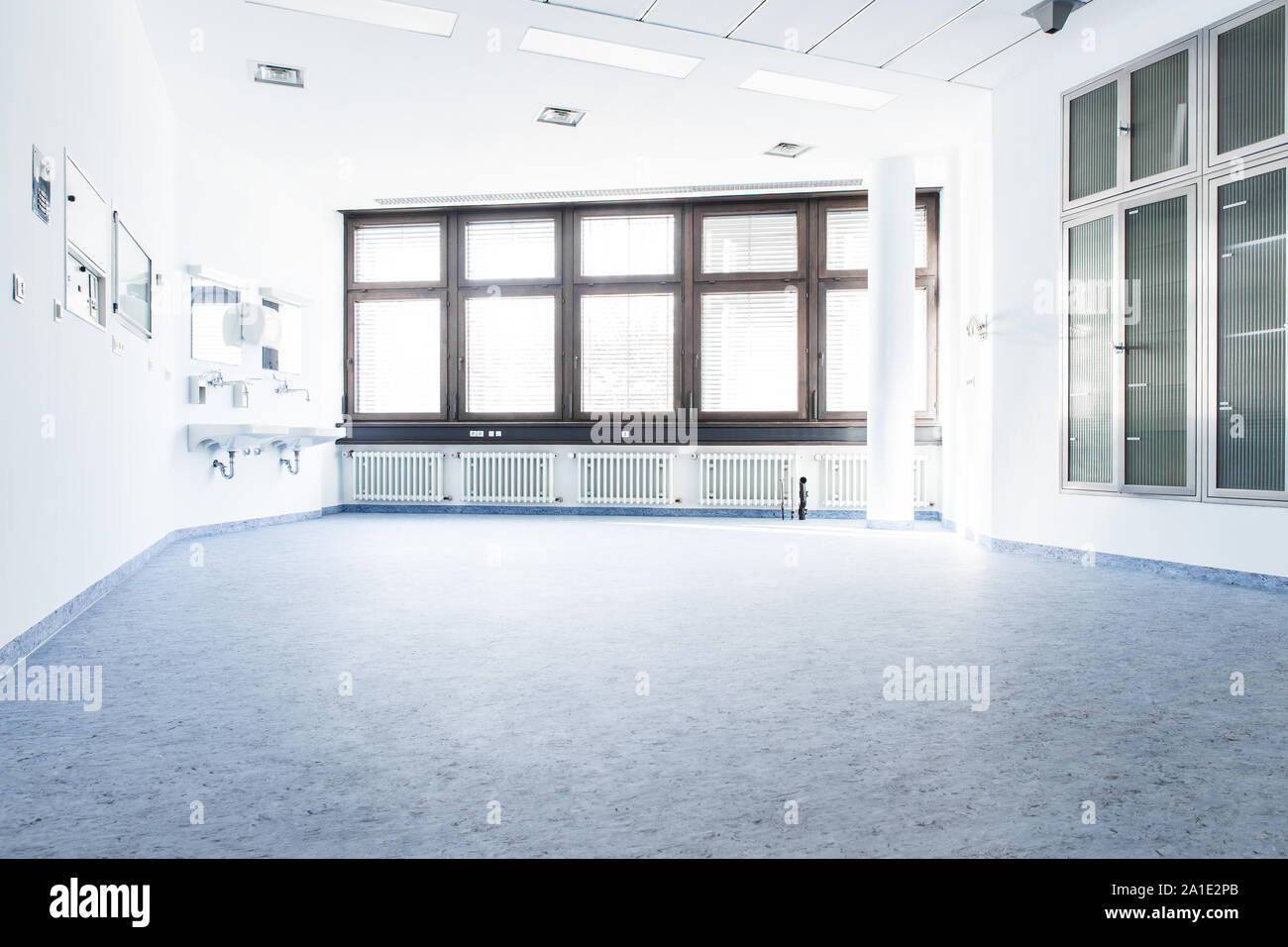 Blu camera bianca in un ospedale senza qualsiasi persona Foto Stock