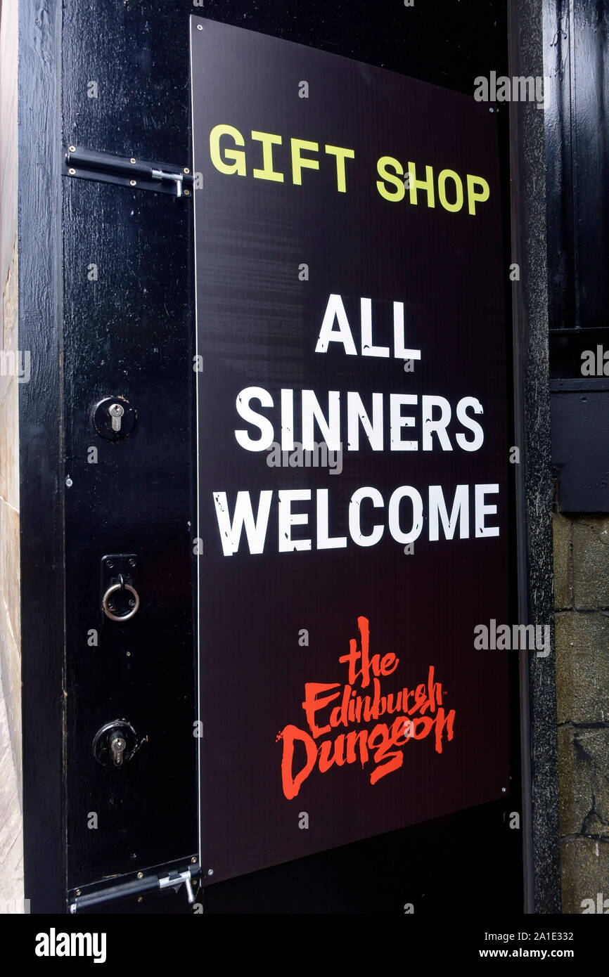 Edinburgh Dungeon Regali segno "Tutti i peccatori benvenuto" Foto Stock
