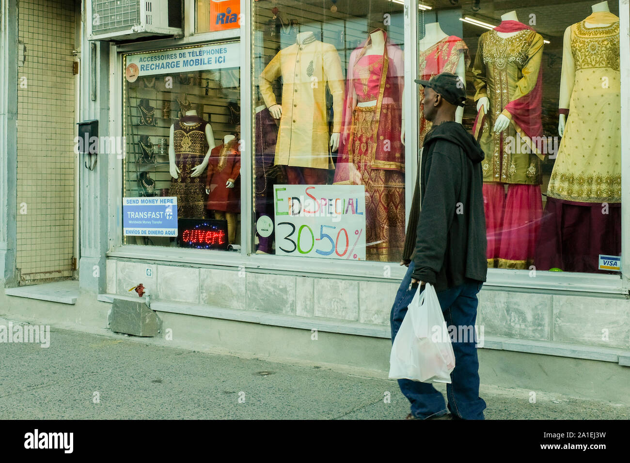 Le imprese etniche nel Parco di quartiere di estensione , Jean Talon street, Montreal Foto Stock
