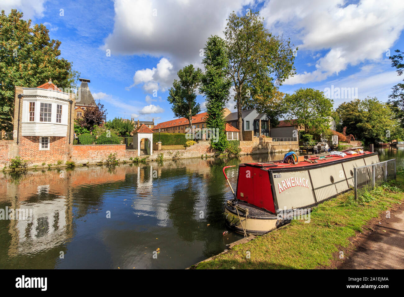 Ware town center high street , fiume Lea navigazione, Hertfordshire, home counties, Inghilterra meridionale, Regno Unito, GB, UE Foto Stock