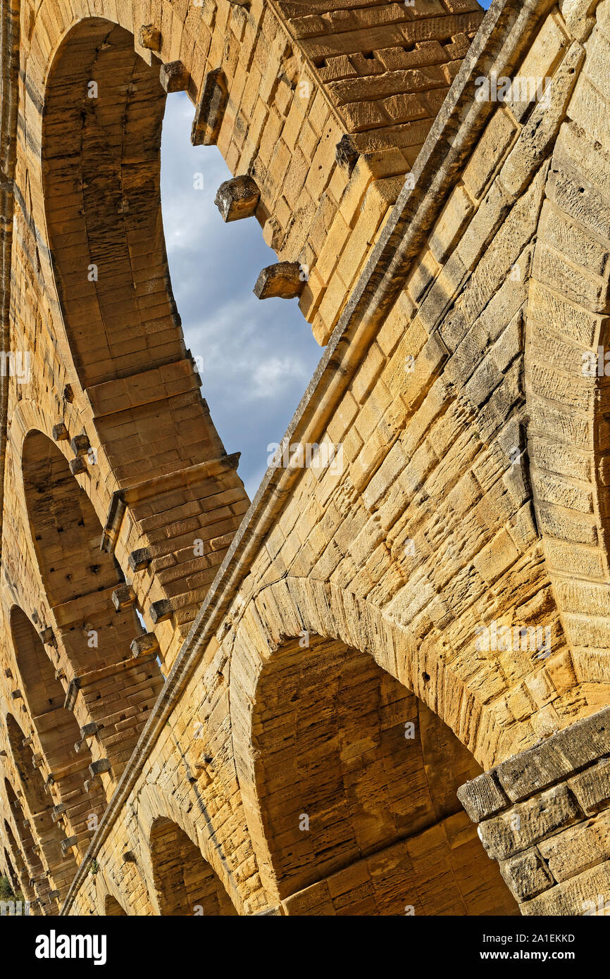 REMOULINS, Francia, 20 settembre 2019 : Il Pont du Gard, il più alto acquedotto romano ponte, e uno dei più conservati, fu costruito nel 1° centu Foto Stock