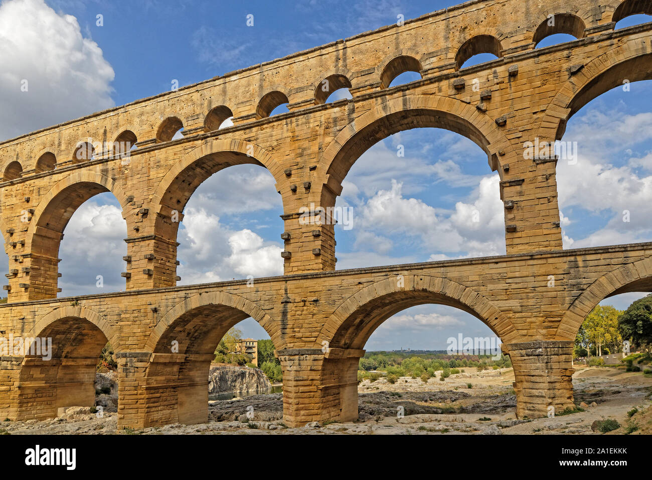REMOULINS, Francia, 20 settembre 2019 : Il Pont du Gard, il più alto acquedotto romano ponte, e uno dei più conservati, fu costruito nel 1° centu Foto Stock