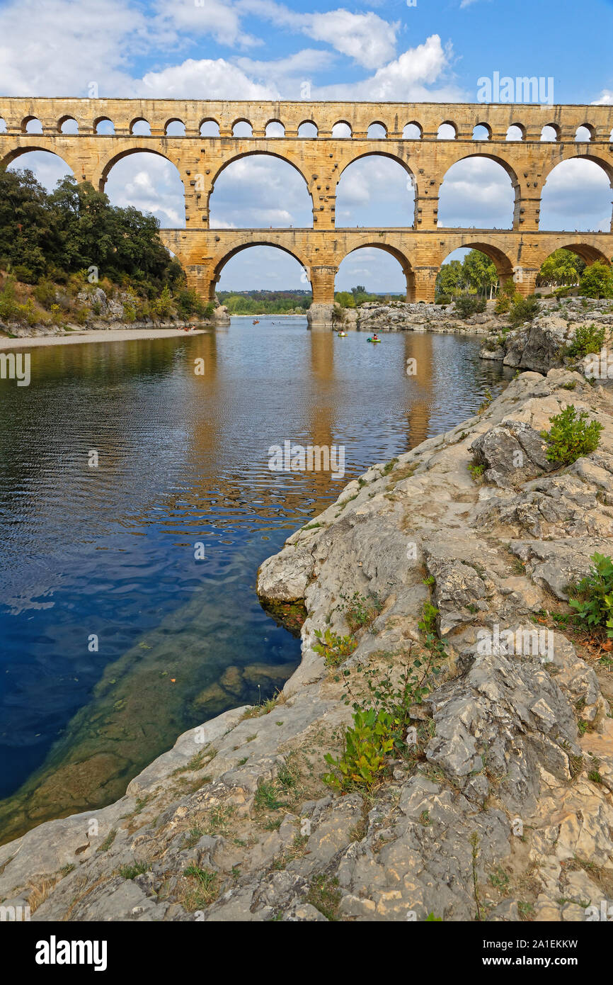 REMOULINS, Francia, 20 settembre 2019 : Il Pont du Gard, il più alto acquedotto romano ponte, e uno dei più conservati, fu costruito nel 1° centu Foto Stock