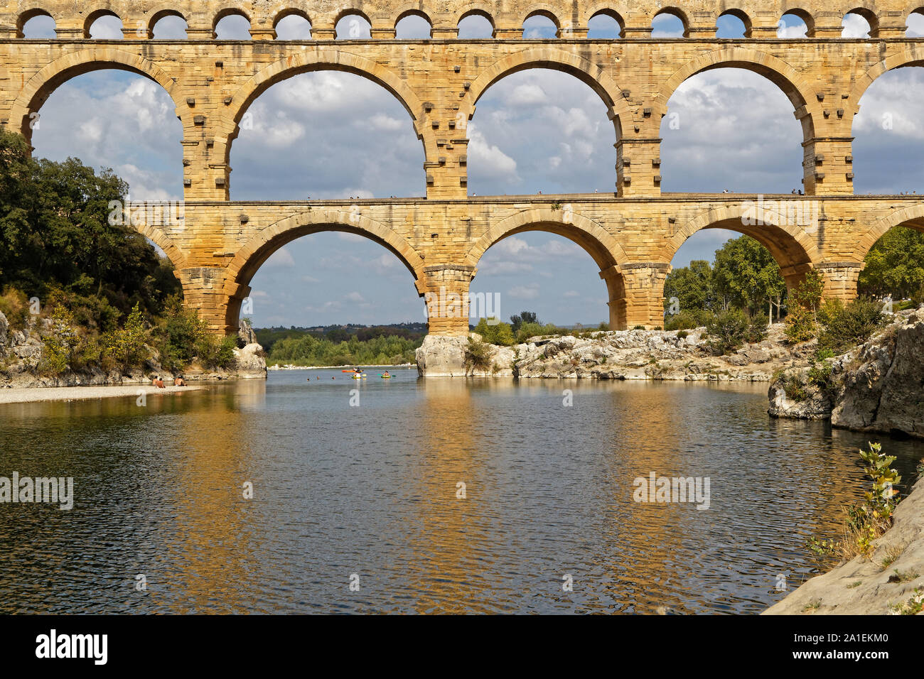 REMOULINS, Francia, 20 settembre 2019 : Il Pont du Gard, il più alto acquedotto romano ponte, e uno dei più conservati, fu costruito nel 1° centu Foto Stock