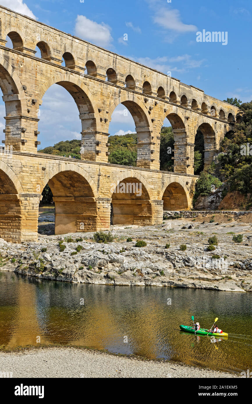 REMOULINS, Francia, 20 settembre 2019 : Il Pont du Gard, il più alto acquedotto romano ponte, e uno dei più conservati, fu costruito nel 1° centu Foto Stock