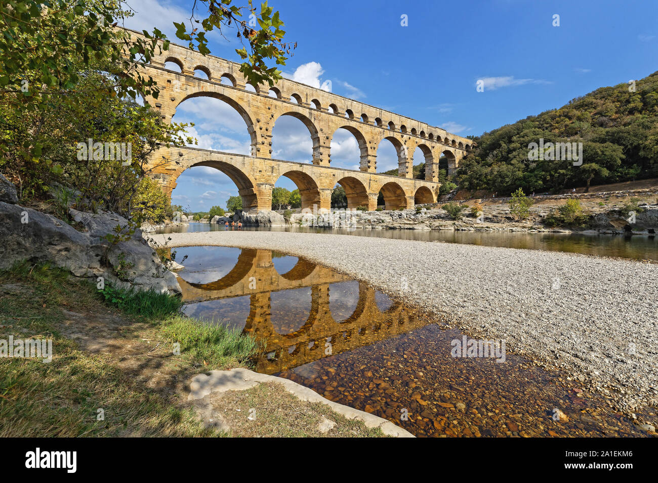 REMOULINS, Francia, 20 settembre 2019 : Il Pont du Gard, il più alto acquedotto romano ponte, e uno dei più conservati, fu costruito nel 1° centu Foto Stock
