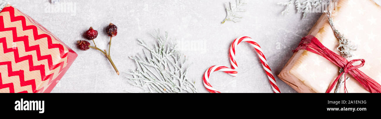 Anno nuovo Natale Xmas 2020 holiday celebrazione copia spazio isolato sfondo bianco stile minimal. Foto Stock