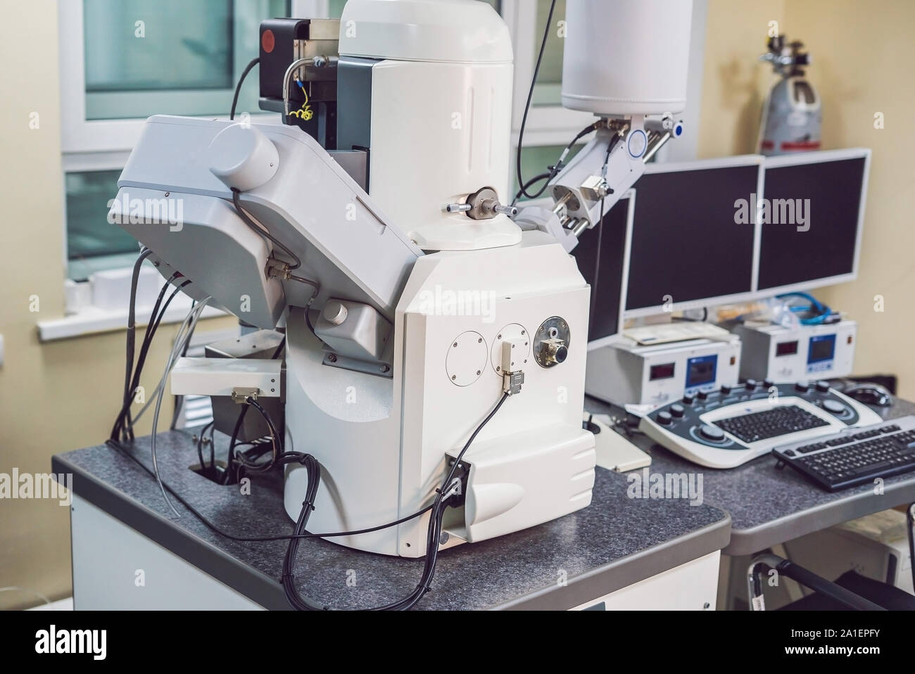 Microscopio elettronico a scansione in un laboratorio immagini e ...