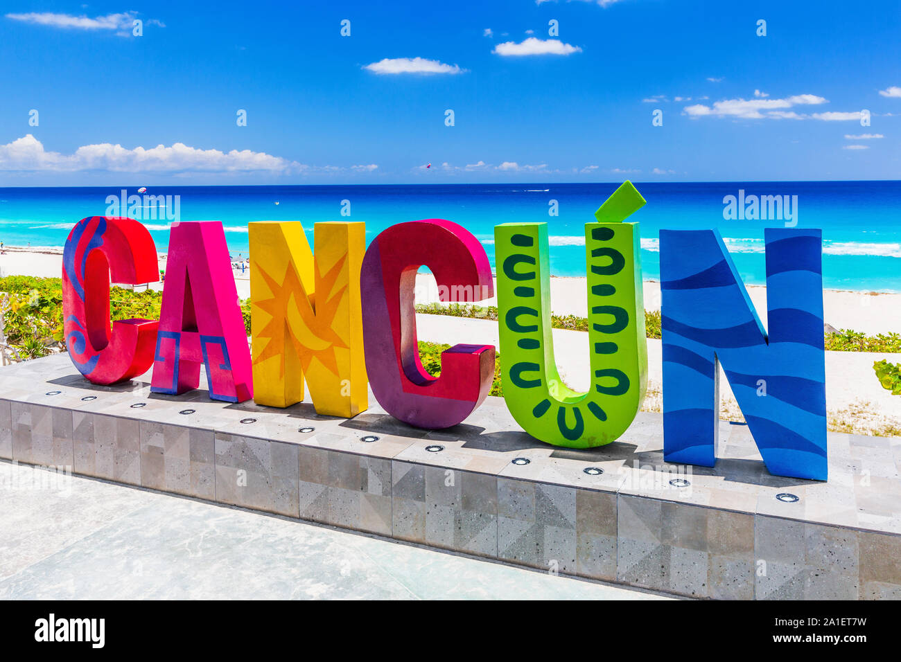 Cancun, Messico. Dolphin Beach (Playa Delfines). Città turistica di segno. Foto Stock