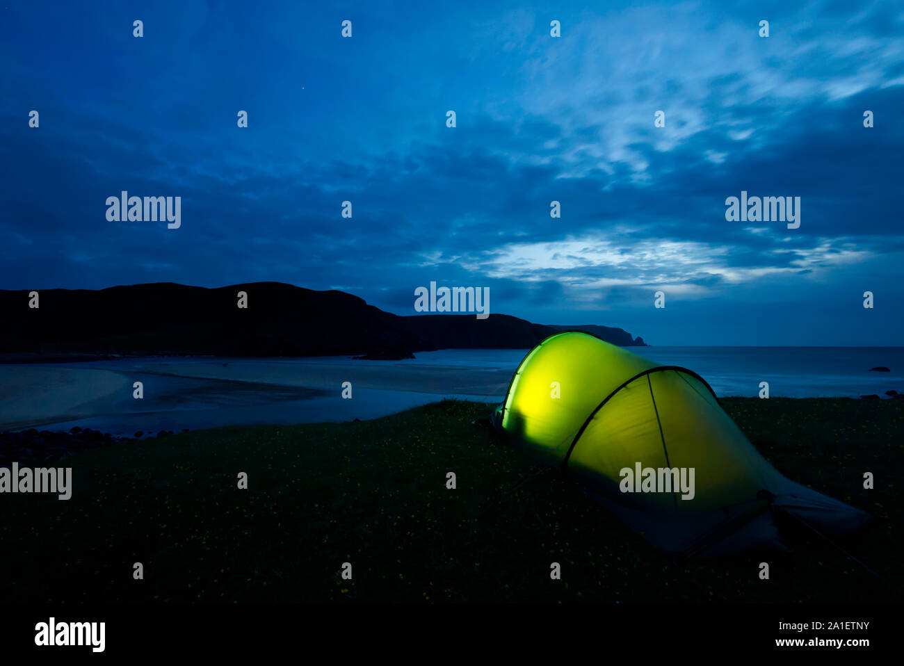 Campeggio selvaggio a Kearvaig Bay, Sutherland Foto Stock