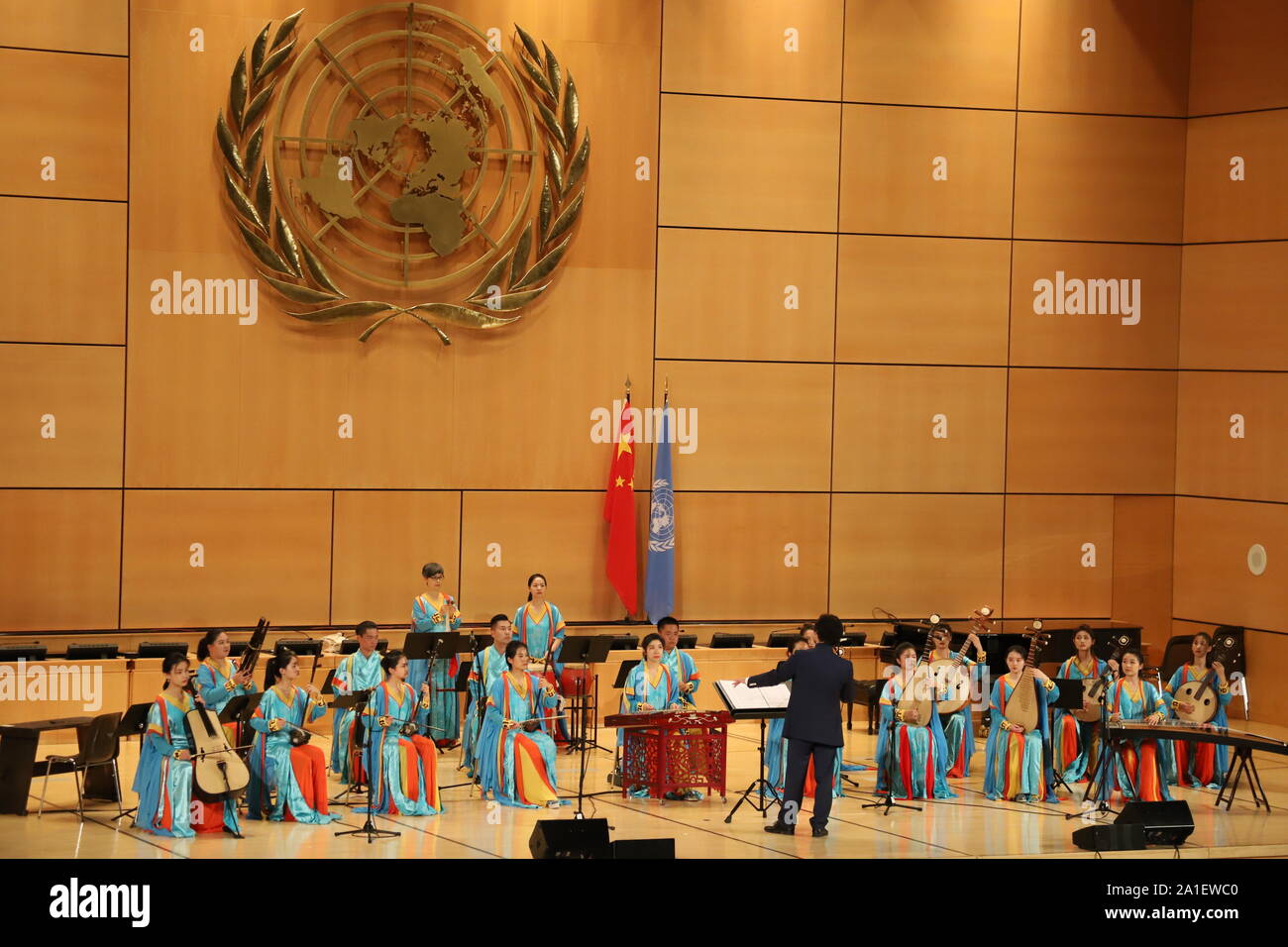 Ginevra. Xxv Sep, 2019. Artisti eseguono durante un concerto per celebrare il settantesimo anniversario della fondazione della Repubblica Popolare Cinese presso il Palais des Nations a Ginevra, Sett. 25, 2019. Credito: Chen Junxia/Xinhua/Alamy Live News Foto Stock