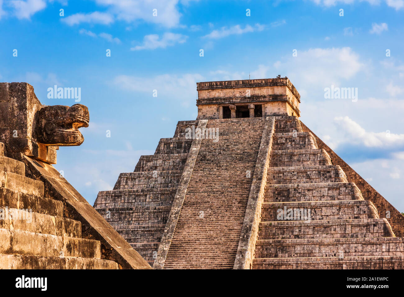 Chichen Itza, Messico. Tempio di Kukulcan, noto anche come El Castillo. Foto Stock