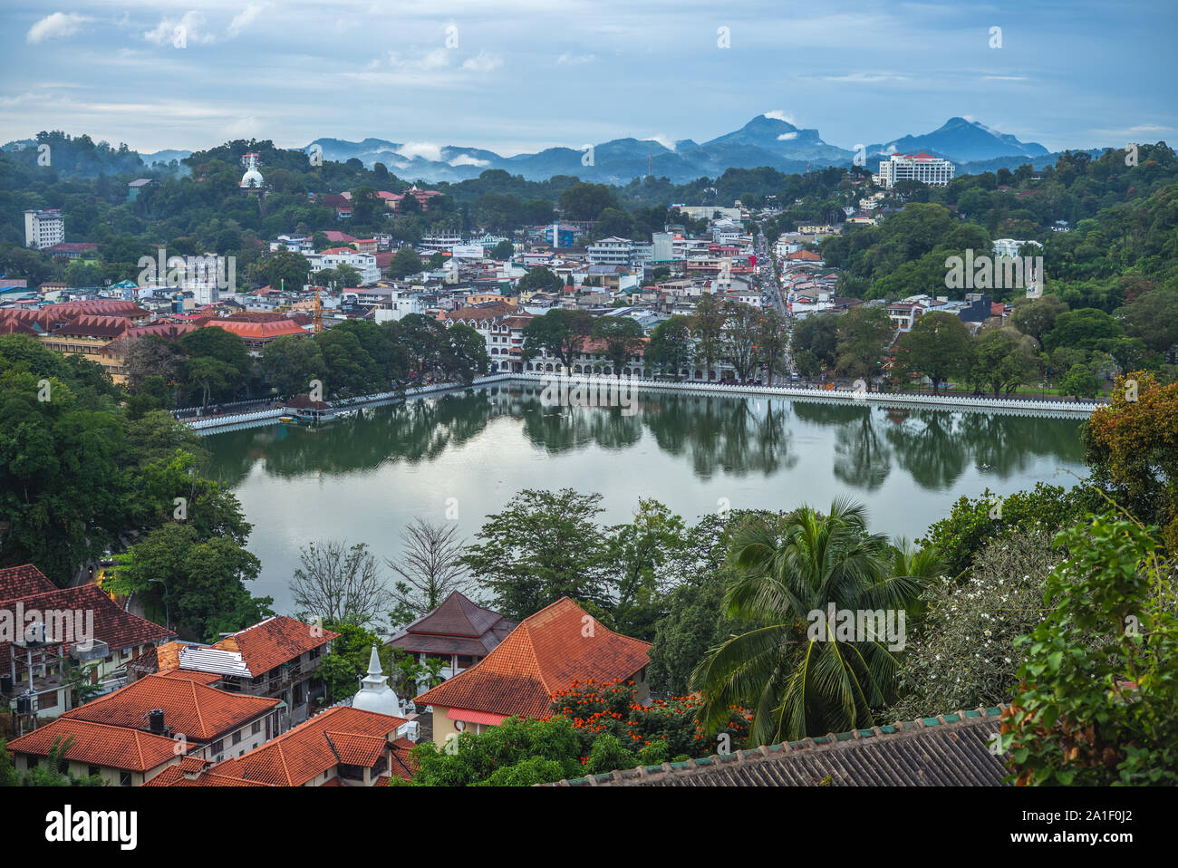 Kandy, ultima capitale dell antico sri lanka, dal lago Foto Stock