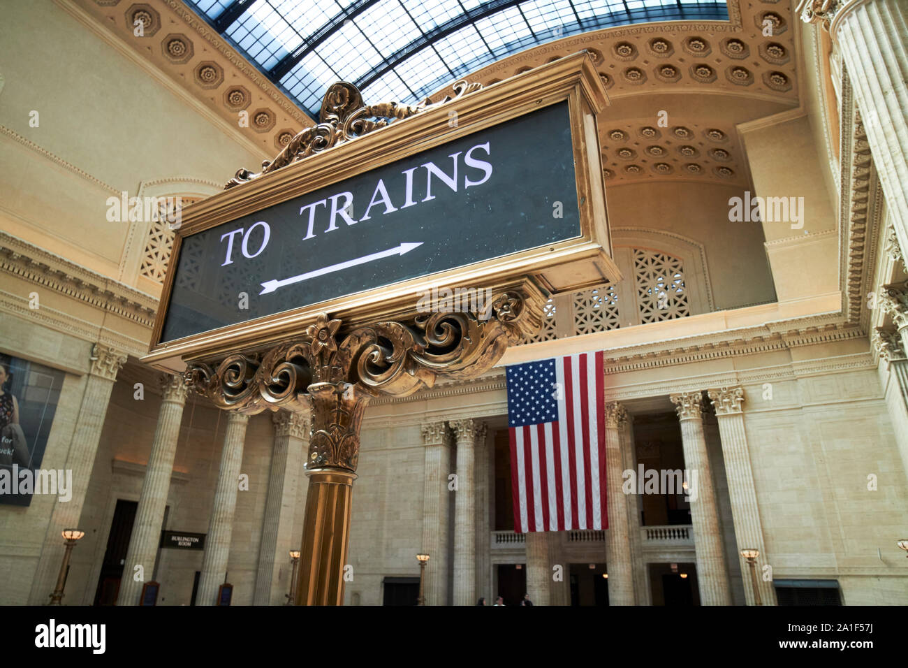 Ai treni della freccia di direzione all'interno della sala grande della Union Station di chicago, illinois, Stati Uniti d'America Foto Stock