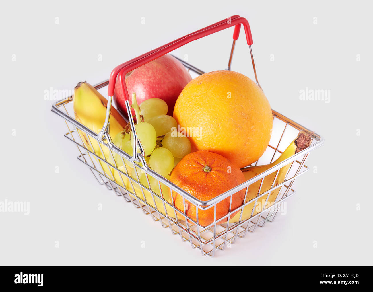 Toy Shopping basket con frutta fresca Foto Stock
