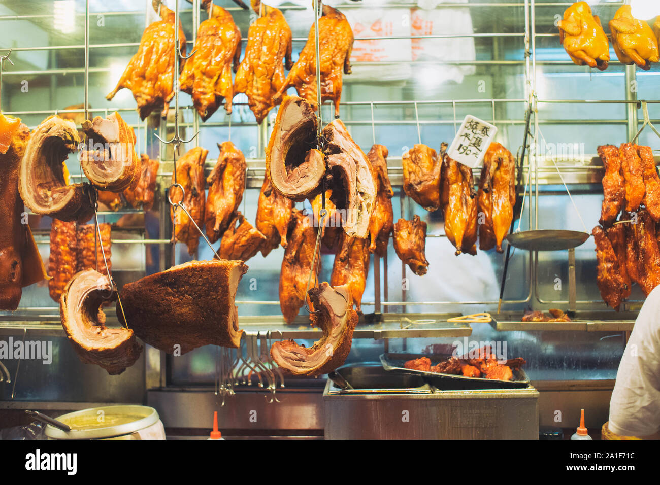 Negozio di Hong kong che vende barbecue arrosto di carne di pollame in asia modo. Foto Stock