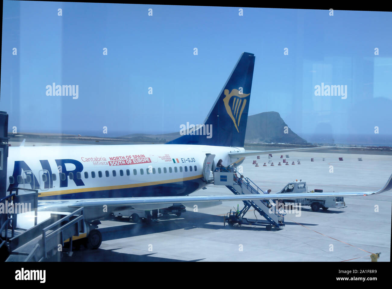 Settembre 2019. Tenerife, Spagna. Ryanair aereo è atterrato all'aeroporto Reina Sofia nel sud dell'isola di Tenerife. Foto Stock