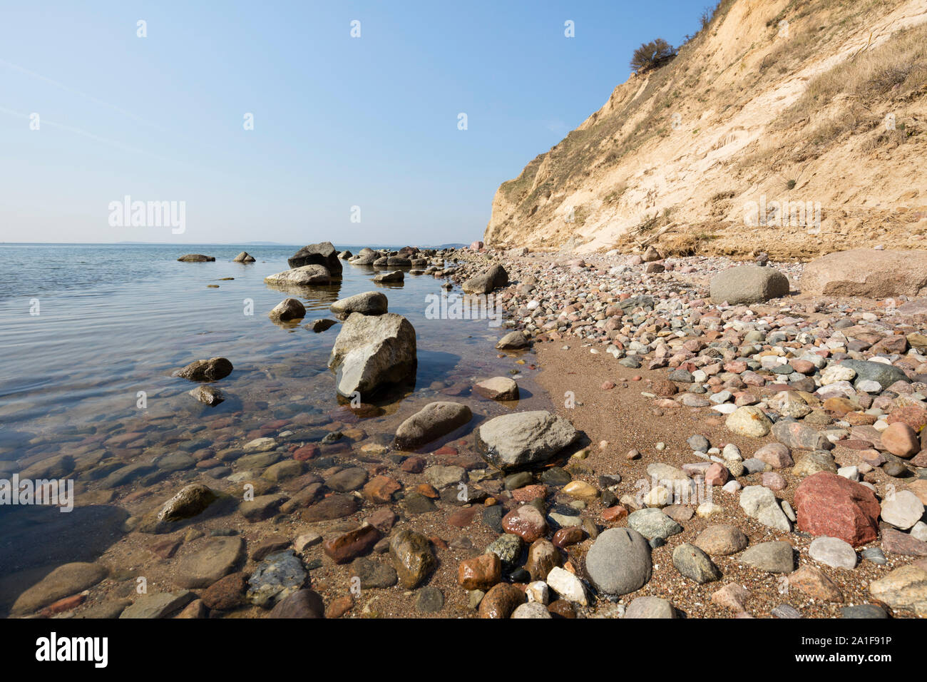Le pietre a la ripida costa di Groß Zicker, Mönchgut, Rügen Island Foto Stock