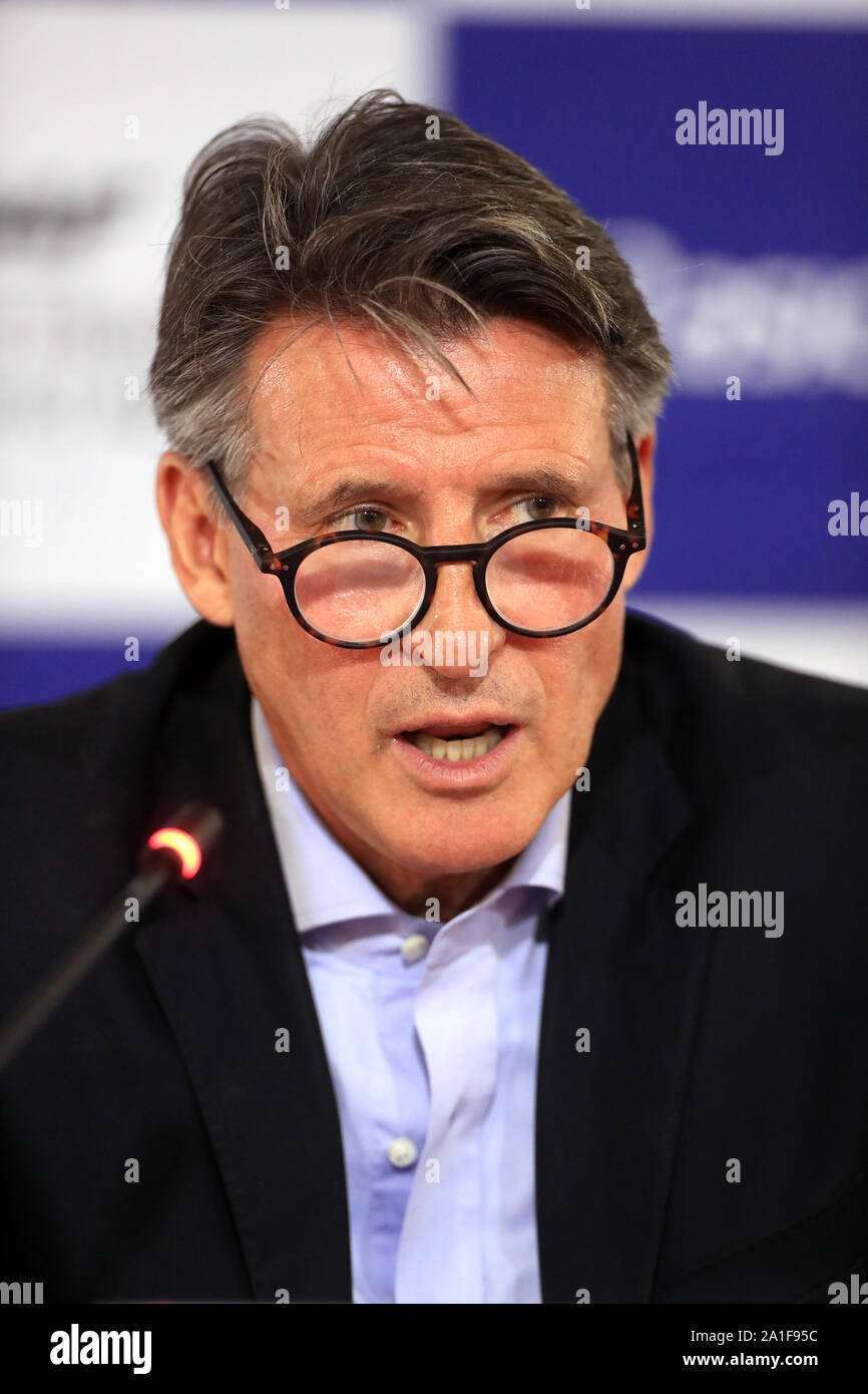 Il Presidente IAAF Sebastian Coe durante una conferenza stampa in vista del 2019 IAAF mondiale di atletica che si svolge a Doha, in Qatar. Foto Stock