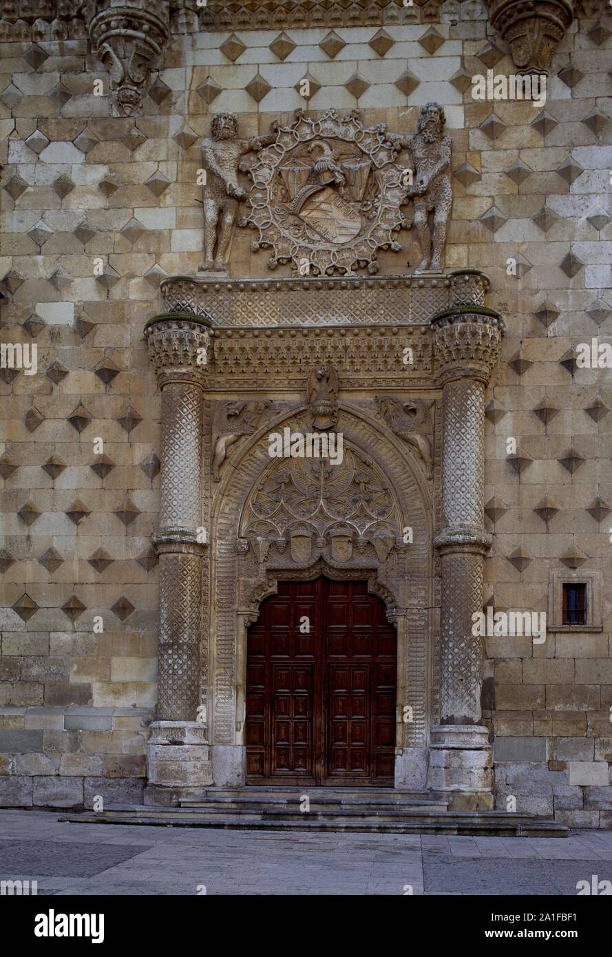 Esterno-PORTADA-S XV. Autore: Juan Guas. Posizione: Palacio del Infantado / Museo de Bellas Artes. Guadalajara. Spagna. Foto Stock