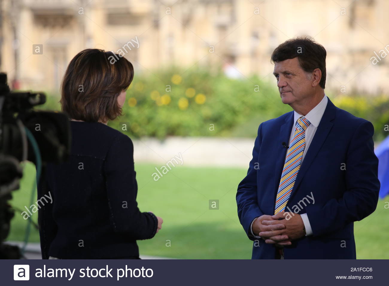 Il UKIP politico Gerard Batten dà un Brexit intervista a Westminster Foto Stock